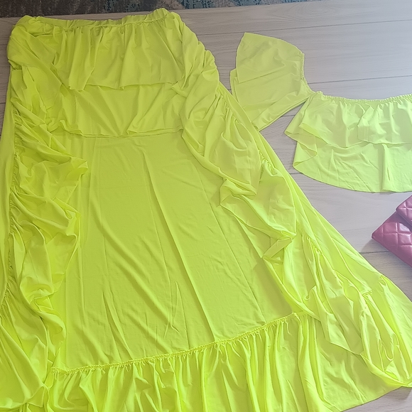 Women Ruffle One-Shoulder Top And Irregular Skirts 2 Piece Set - Picture 5 of 15